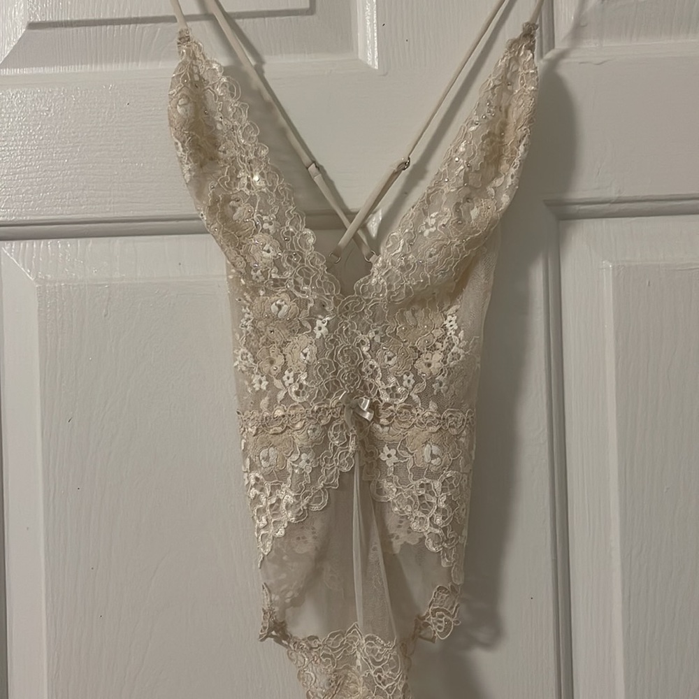 VS Small Ivory Lingerie with Lace and Mesh